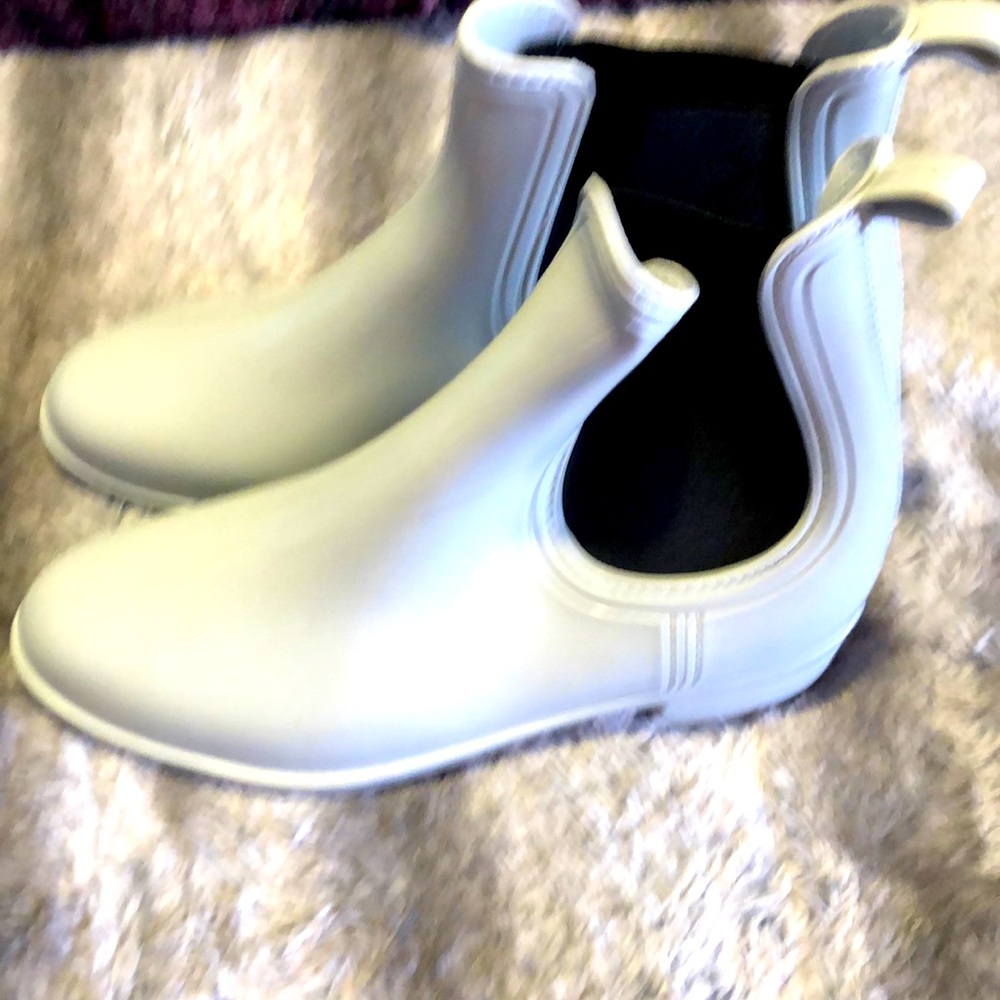 Women’s rubber rain boots size 5 new without box
